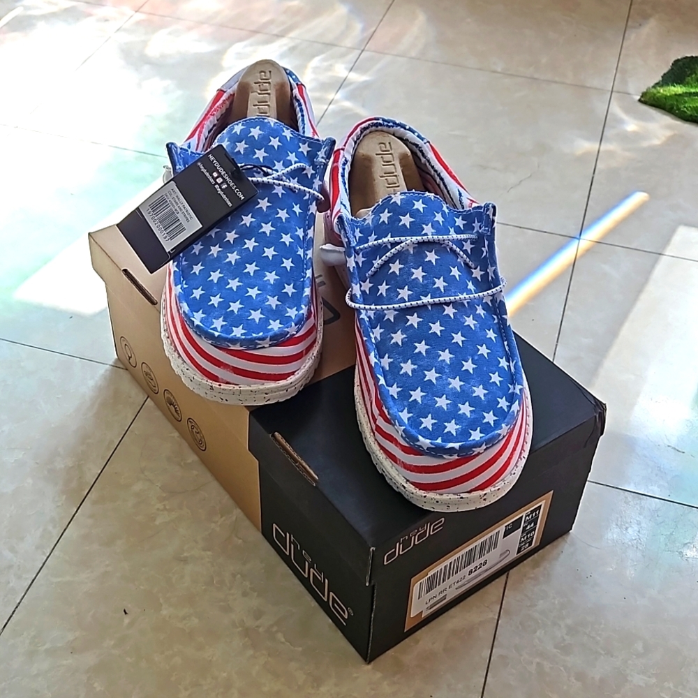 Mens 11. Brand new comes in box!